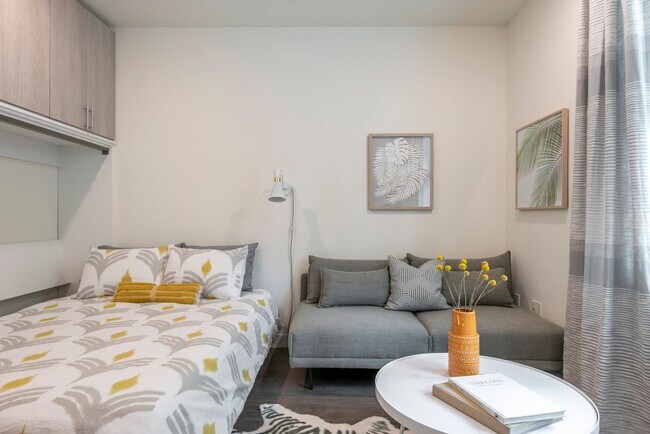 Interior Photo - Luna on Pine