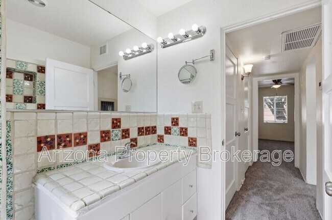 Foto del edificio - 1137 W Glenrosa Ave
