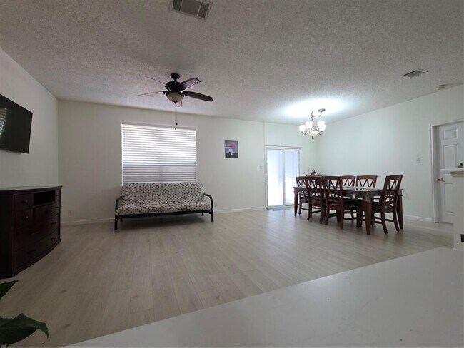 Foto del edificio - 16800 Tomcat Dr