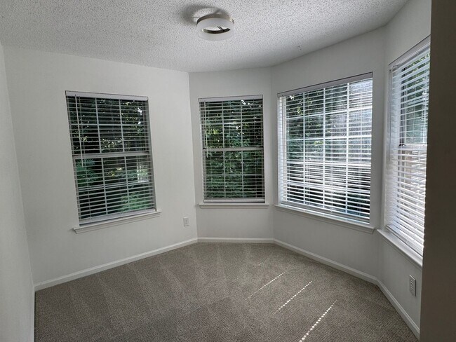 Foto del edificio - T.R. Lawing Realty Property