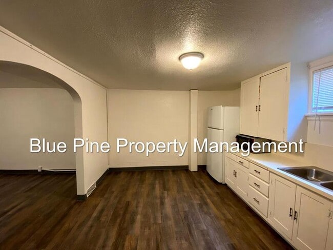 Building Photo - 371 3rd St