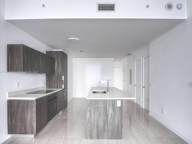 Building Photo - 480 NE 31st St
