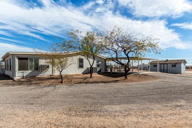 Building Photo - 16697 W Hopi Dr