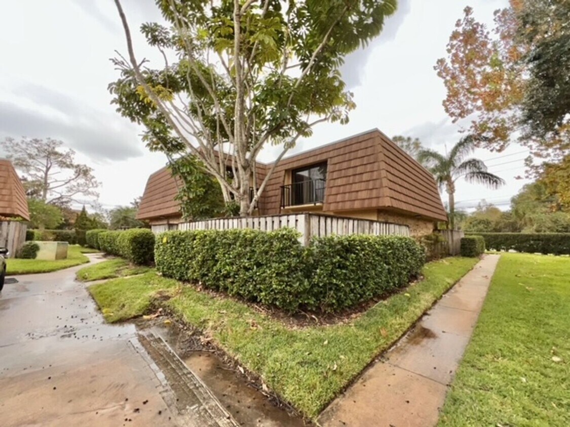 Primary Photo - Orlando - 2 Bedroom, 2.5 Bathroom - $1,895.00