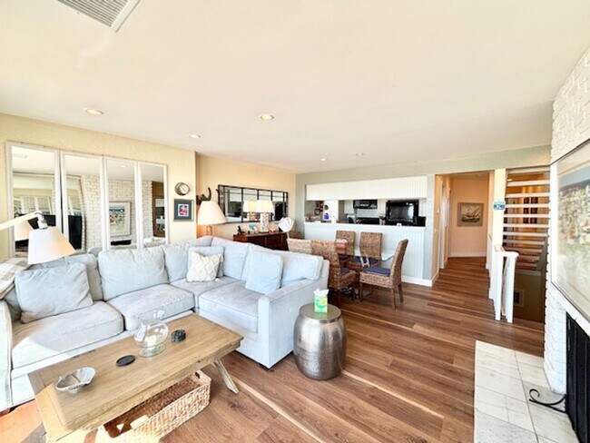 Building Photo - 3949 Ocean Dr