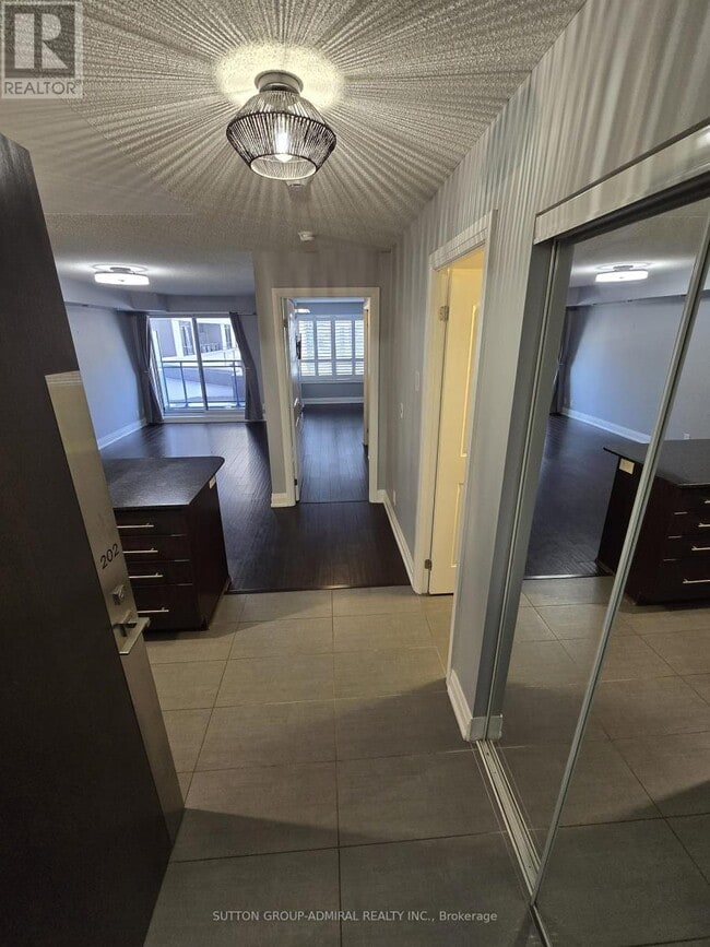 Photo du bâtiment - 1060 Sheppard Ave W