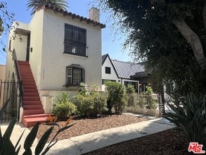 Building Photo - 1/2 S Mansfield Ave