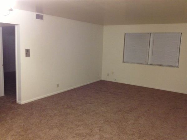 Building Photo - 435 Lakeview Dr
