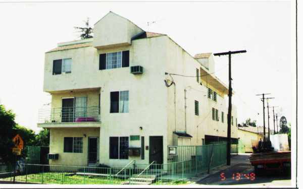 Building Photo - 6311 Aldama St