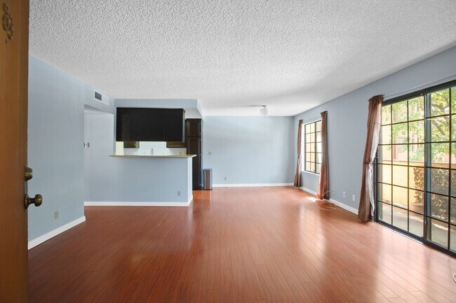 Foto del edificio - Adorable 1-Bedroom, 1-Bath Condo in Chatsw...