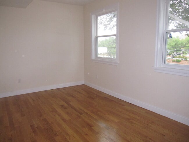 Building Photo - 198 Union Ave