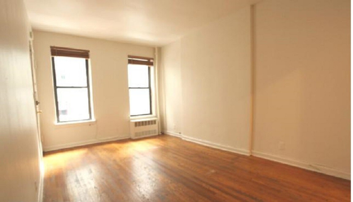 Foto principal - 153 E 43rd St