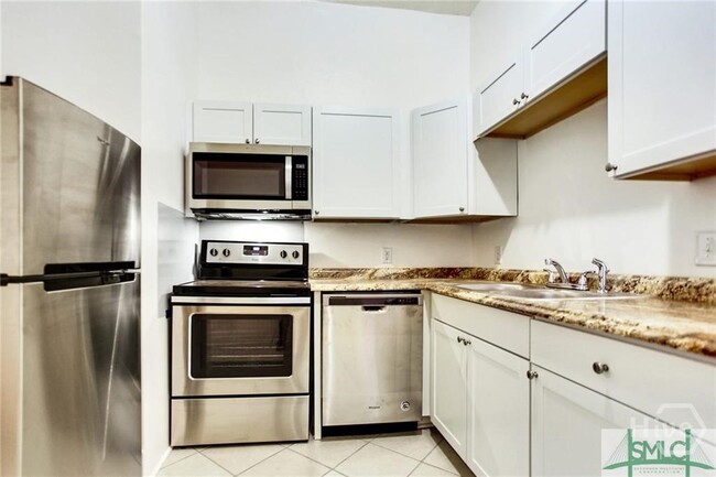 Foto del edificio - 1011 W Waters Dr