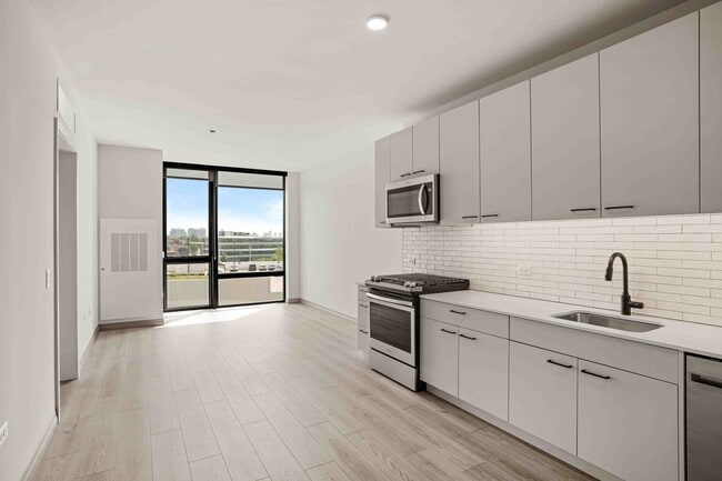Building Photo - 2165 N Elston Ave