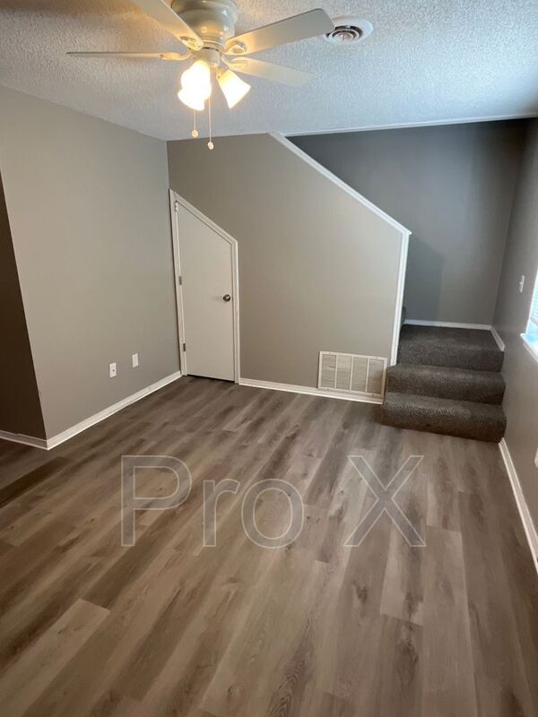 11061108 S Joplin St Unit 1106 S Joplin Apt E, Pittsburg, KS 66762