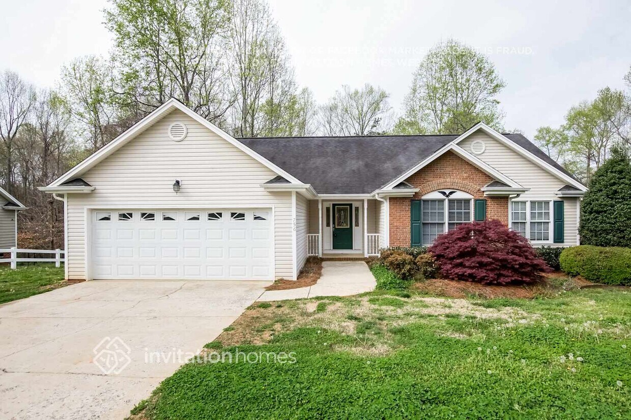 Foto principal - 756 Carson Rd