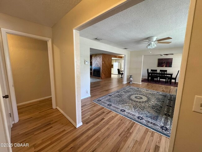 Building Photo - 730 Lindenwood Cir E