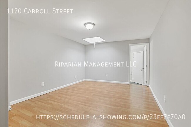 Foto del edificio - Fully Renovated & Fenced Backyard!