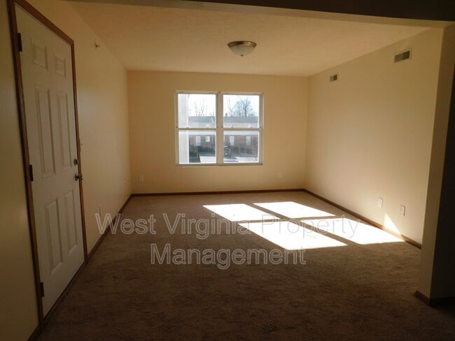 Building Photo - 210 Cardinal Wy