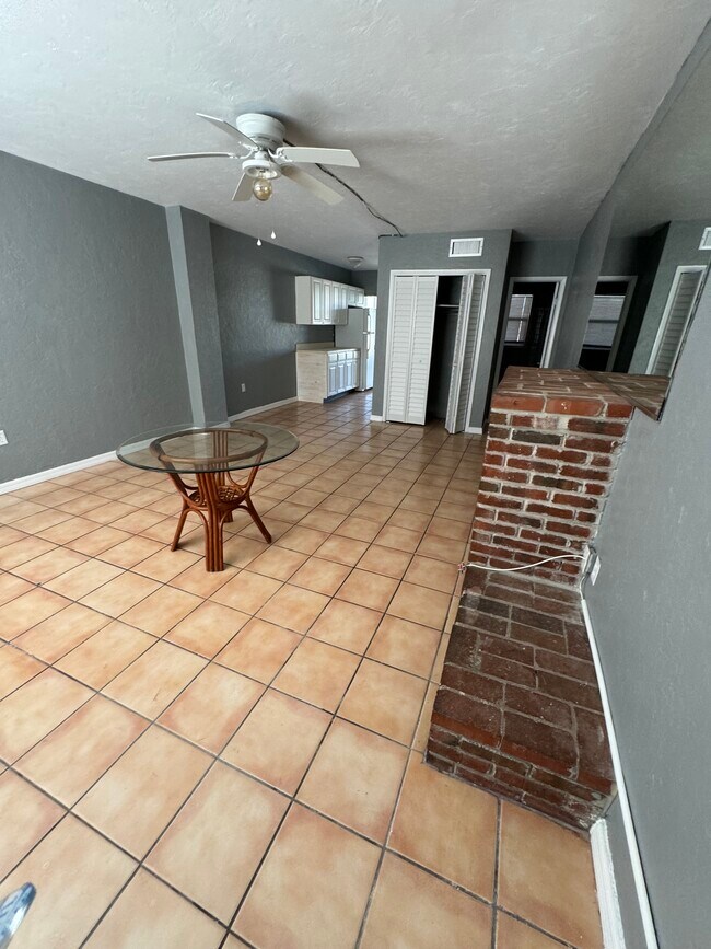 Building Photo - 218 Tamiami Trl S