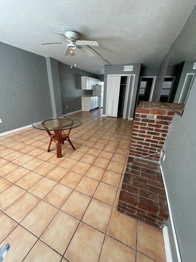 Building Photo - 218 Tamiami Trl S