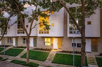 Building Photo - 3352 Miro Pl