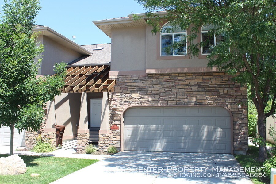 Beautiful 4 Bed, 3.5 Bath Sandy Townhome Townhouse for Rent in Sandy