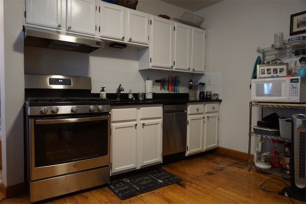 Building Photo - 254 River St