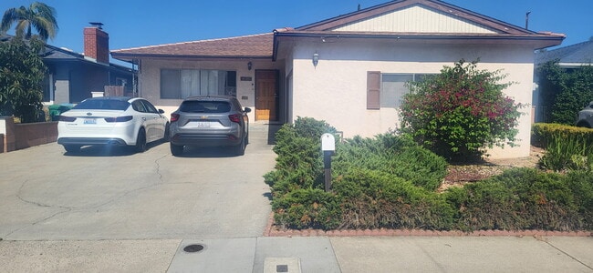 Building Photo - 4605 Seminole Dr