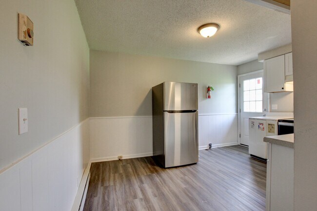 Building Photo - 120 Tandy Dr