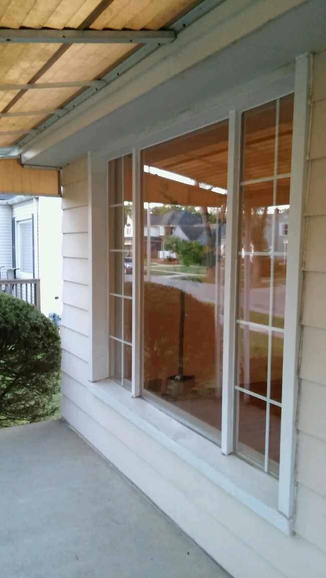 Building Photo - 2575 Oakshire Ave