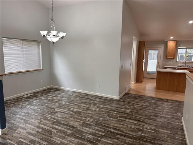 Building Photo - Three Bedroom - Low maintenance, west-end,...