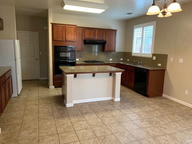 Building Photo - Beautiful home in the Villas at Bella Sera!