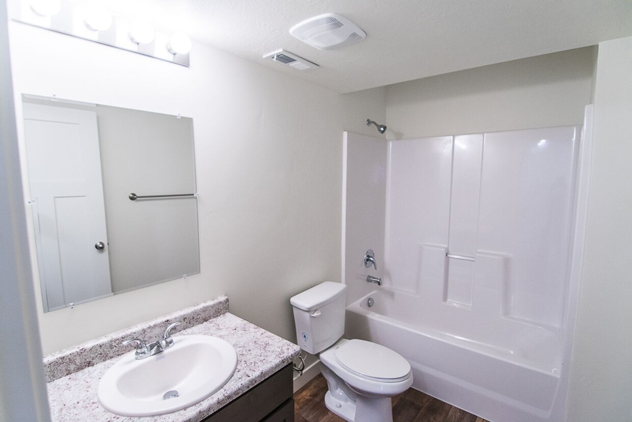 Building Photo - Lovely 2-Bed, 1-Bath Condos in the Distric...
