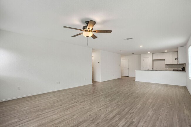 Foto del edificio - First Time Rental!