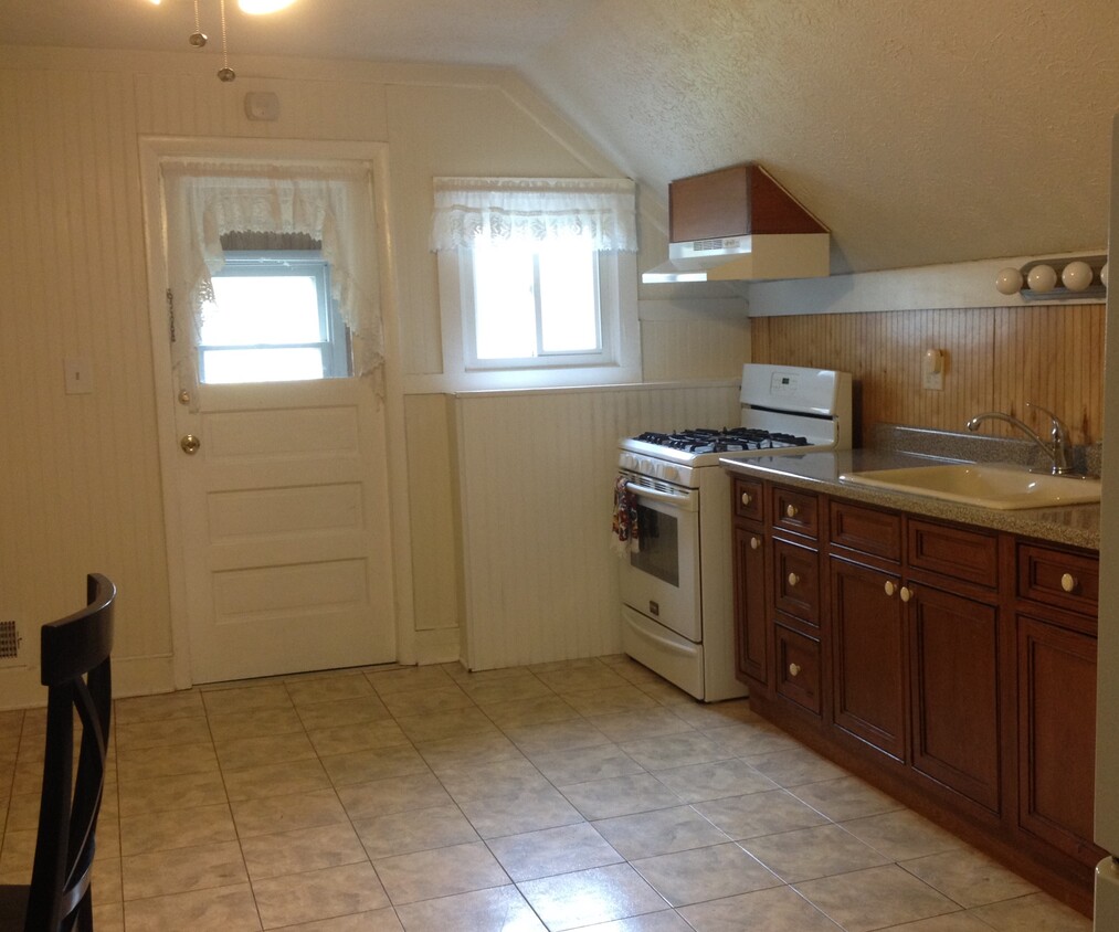 Kitchen - Range - 2117 Spencerport Rd