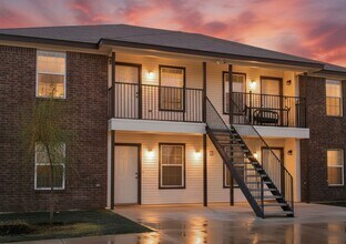 Building Photo - 4203 Primrose Dr