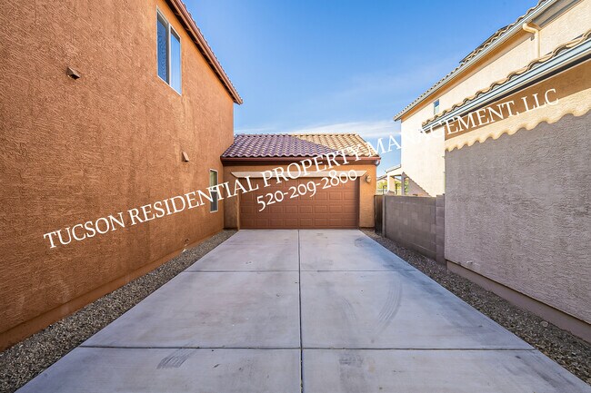 Building Photo - 6012 S Meadow Breeze Dr