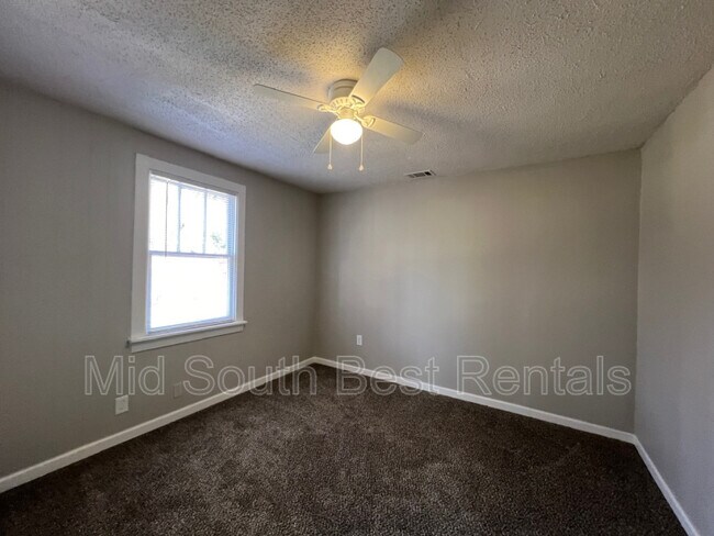 Foto del edificio - 2046 Driftwood Ave