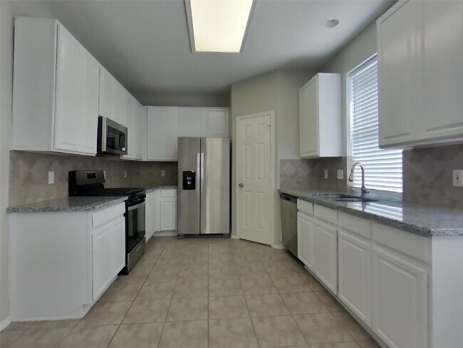 Building Photo - 18810 Woodbreeze Dr