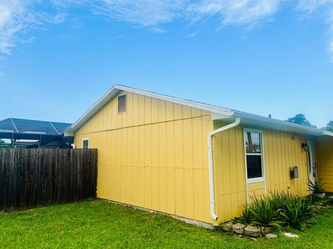 Building Photo - 1573 SW Lexington Dr
