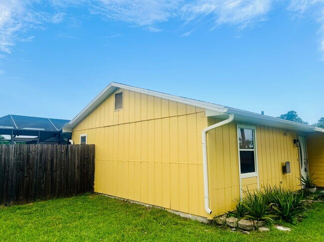 Foto del edificio - 1573 SW Lexington Dr