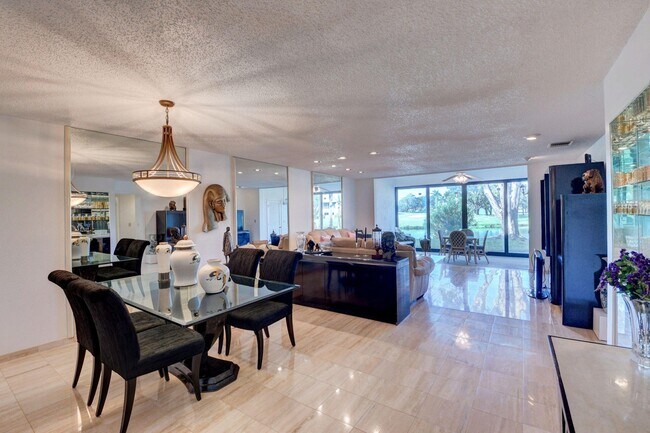 Building Photo - 61 Eastgate Dr