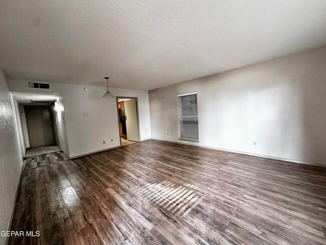 Building Photo - 4433 N Stanton St