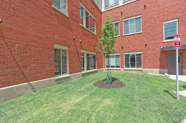 Building Photo - 101 Nott Terrace