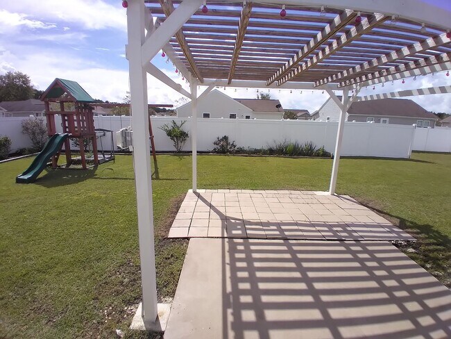 Foto del edificio - Available soon! $1,895 mo - 4 Bedroom, 2 B...