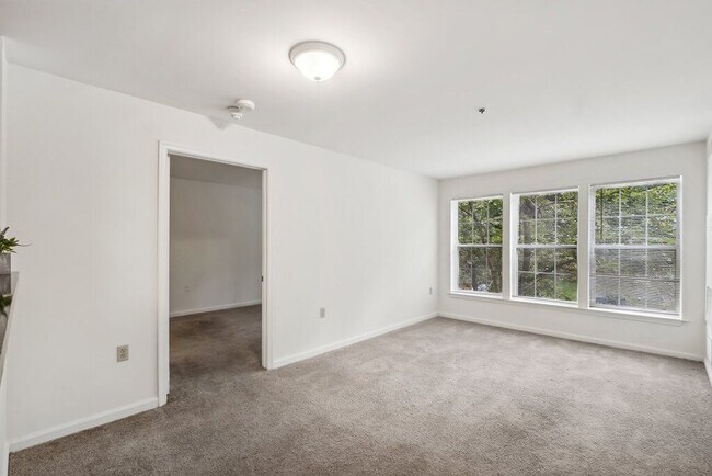 Foto del edificio - Victoria Park and Woods at Victoria Park Apartments