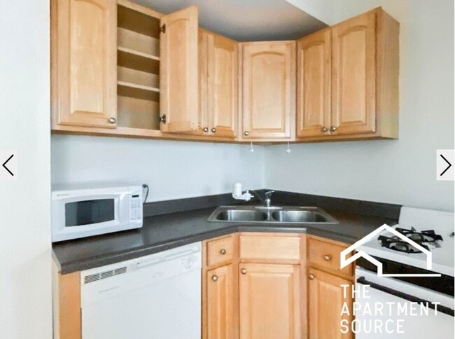 Photo - 3527.5 N Broadway Apartment