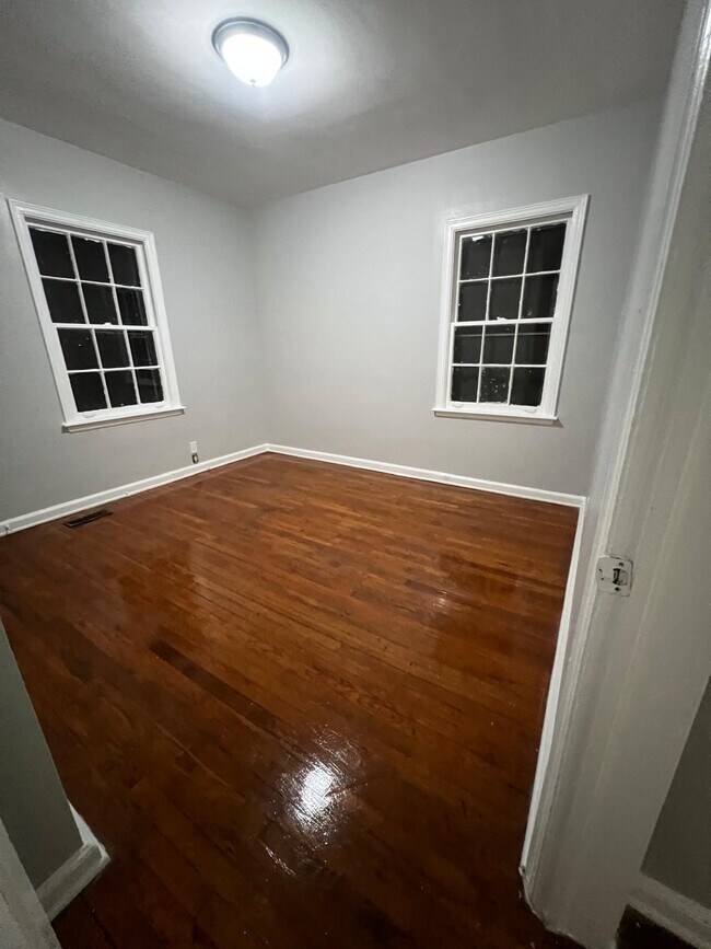 Foto del edificio - 1833 Ridgeland Dr