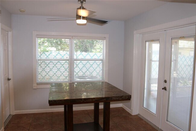 Foto del edificio - 1215 Lakeshore Blvd